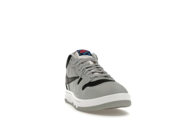 HF4198 001 08 S1.jpg